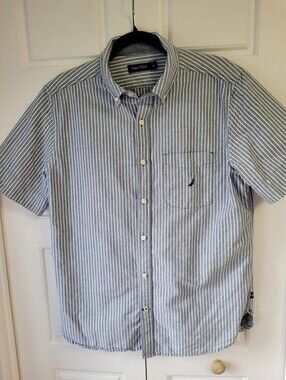 098 Nautica 100% Cotton Blue/White Vertical Striped Short Sleeve Shirt Medium
